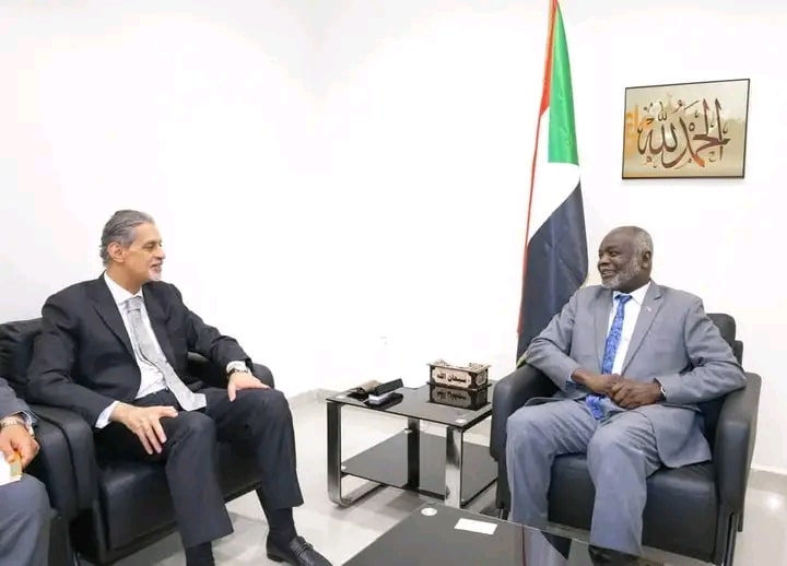 وزير المالية والسفير المصري يبحثان التعاون الاقتصادي بين السودان ومصر
