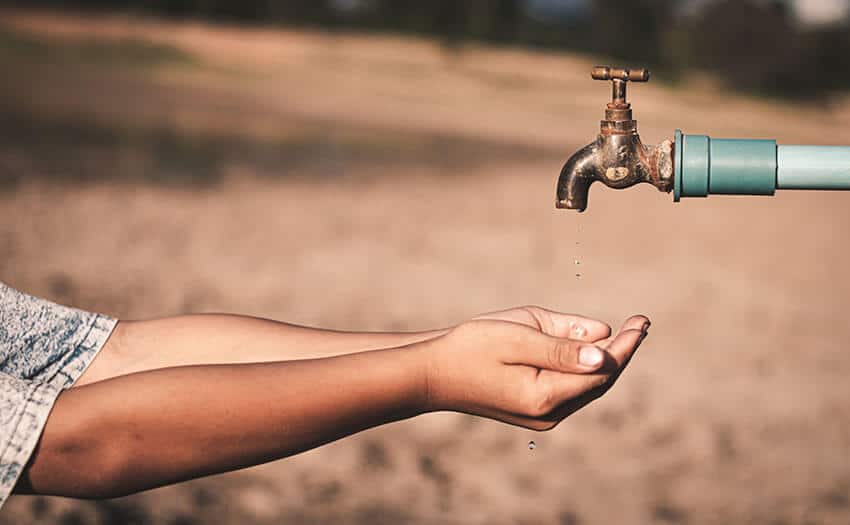 العطش وأزمة انقطاع المياه