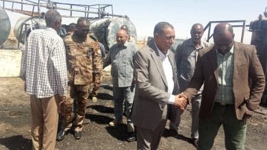 والي الشمالية في مطار دنقلا